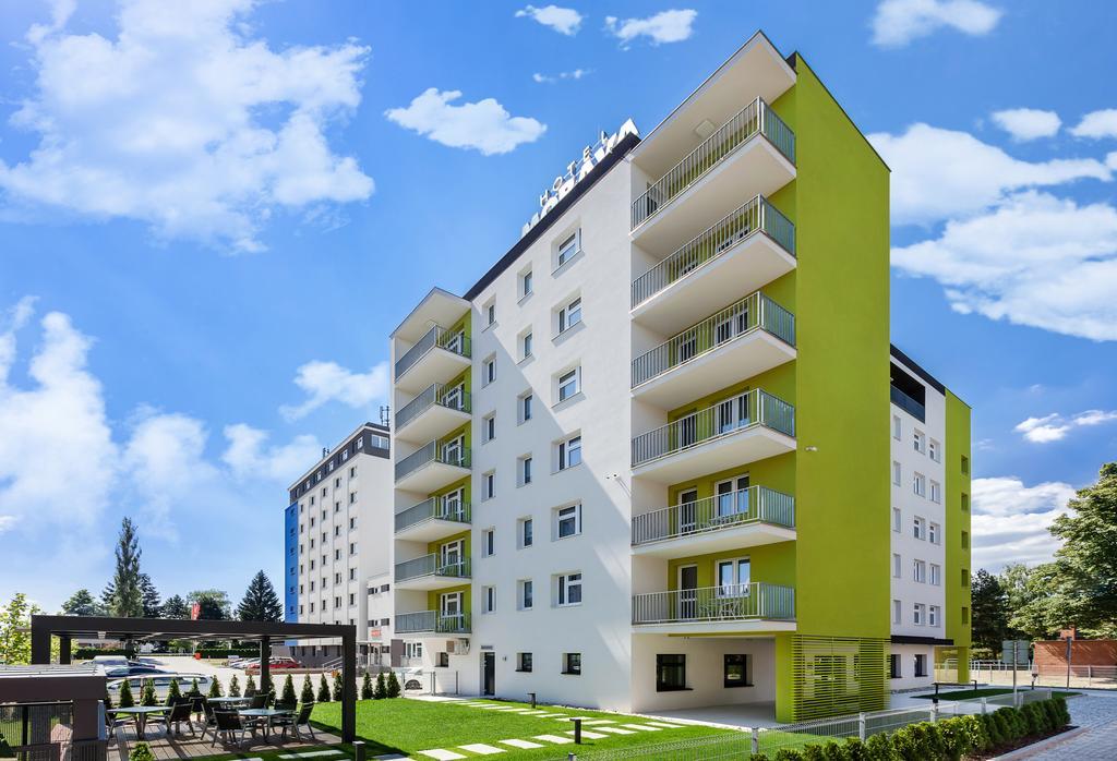 Hotel Morava โอโตรโกวิตเซ ภายนอก รูปภาพ
